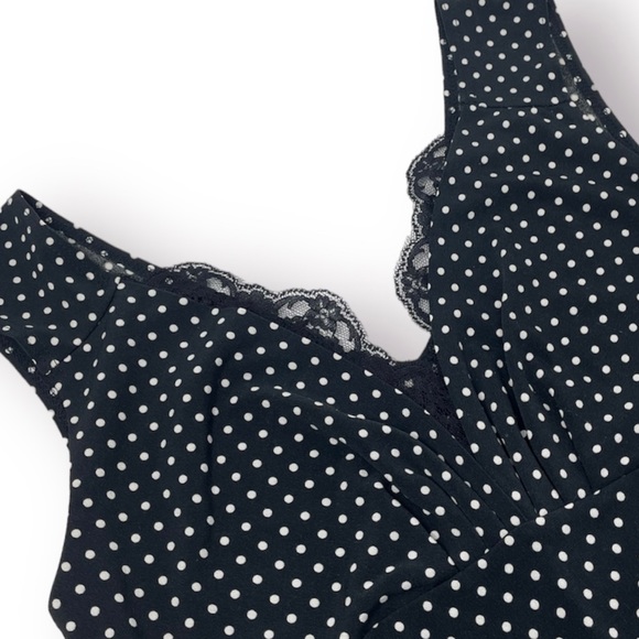 🛍️FINAL SALE🛍️ XXI Black & White Polka Dot Sleeveless V-neck w/ Lace Trim Blouse - Picture 6 of 7